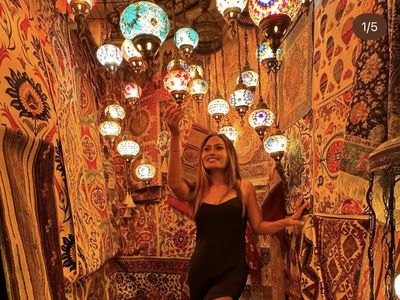 Gaya Liburan Mewah Selebgram yang Diduga Pemilik Tempat Spa Plus-plus di Bali