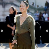 Penampilan Son Sukku dan Gong Hyo Jin sontak menyita perhatian penggemar drama Korea. Keduanya kembali dipertemukan setelah beradu akting dalam film Hit and Run Squad pada tahun 2019. Foto: Instagram