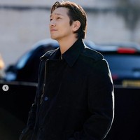 Kini Son Sukku dan Gong Hyo Jin disandingkan di London sebagai brand ambassador Burberry. Foto: Instagram