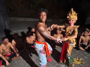 iShowSpeed Bikin Geger Bali, Asyik Menari Kecak di Uluwatu