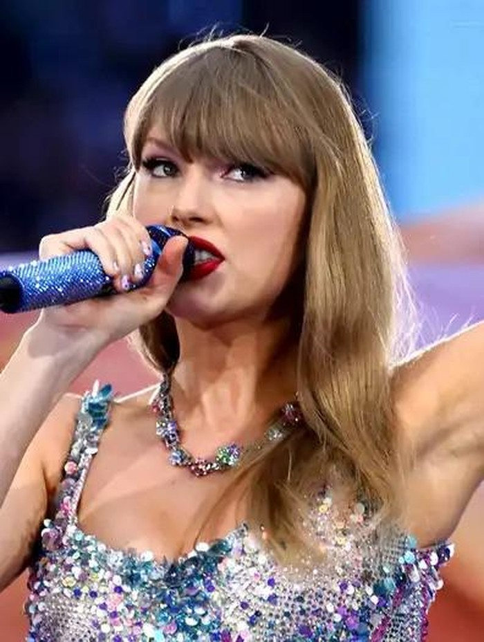 Taylor Swift memberikan suaranya untuk kandidat presiden dari Partai Demokrat, Kamala Harris Foto: Kate Green/Getty Images