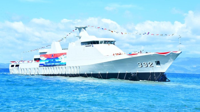 TNI Angkatan Laut (AL) mempunyai kapal tempur baru. Kapal jenis OPV 98 M dan OPV ini dilengkapi beberapa meriam tempur.