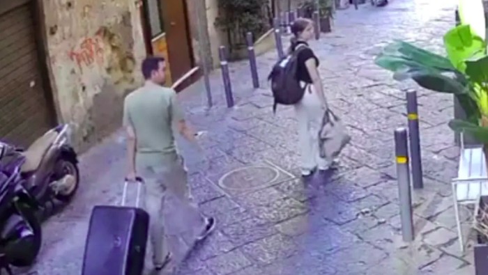 Turis tewas tertimpa patung di Italia