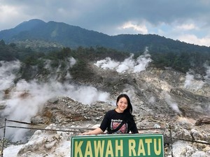 Jika Tak Percaya, Kawah Ratu Gunung Salak Memang Sangat Memukau