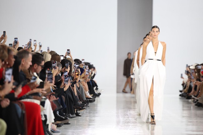 Dalam dunia modelling, Vittoria telah tampil sebagai model catwalk untuk sederet merek ternama. Pada pekan mode Milan Fashion Week 2024 ini misalnya, Vittoria tampil memeragakan koleksi Max Marra. Foto: Daniele Venturelli/WireImage