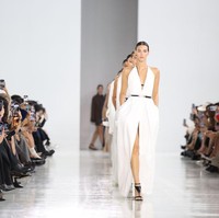 Dalam dunia modelling, Vittoria telah tampil sebagai model catwalk untuk sederet merek ternama. Pada pekan mode Milan Fashion Week 2024 ini misalnya, Vittoria tampil memeragakan koleksi Max Marra. Foto: Daniele Venturelli/WireImage