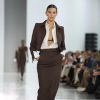 Aktor Leonardo DiCaprio memiliki rekam jejak tak biasa dalam urusan cinta. Dia tak pernah memacari wanita di atas usia 25 tahun. Namun model 26 tahun bernama Vittoria Ceretti ini mematahkan kutukan tersebut. Foto: Daniele Venturelli/WireImage