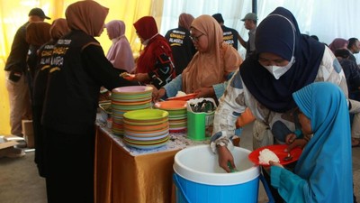 Warung Makan Gratis untuk Kurangi Kelaparan Warga Depok
