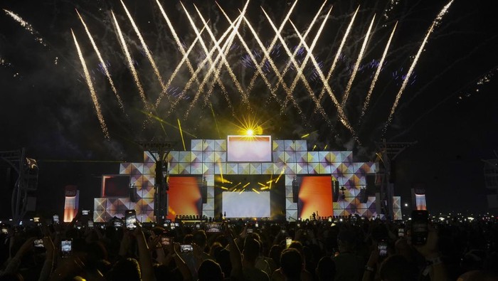 Swedish singer Zara Larsson performs during the Rock in Rio music festival in Rio de Janeiro, Saturday, Sept. 14, 2024. (AP Photo/Bruna Prado)