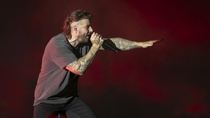 Deretan bintang besar seperti Avenged Sevenfold, Ed Sheeran, dan Travis Scott berhasil membakar semangat penonton dengan penampilan energik mereka.  