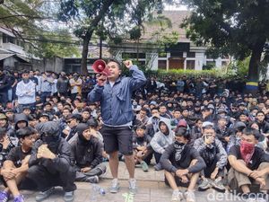 Bobotoh Desak Persib Tak Gantungkan Masalah