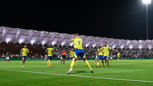 DAMMAM, SAUDI ARABIA - SEPTEMBER 20: Cristiano Ronaldo of Al Nassr celebrates after scoring the 1st goal during the Saudi Pro League match between Al Ettifaq and Al Nassr at Al Ettifaq Stadium on September 20, 2024 in Ad Dammam, Saudi Arabia.  (Photo by Yasser Bakhsh/Getty Images)