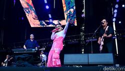 Andre Taulany and The Girls Semarakkan Pestapora