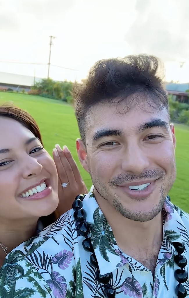 Dalam keterangan foto Aurelie, dia menuliskan: Were engaged!!! Foto: dok. Instagram