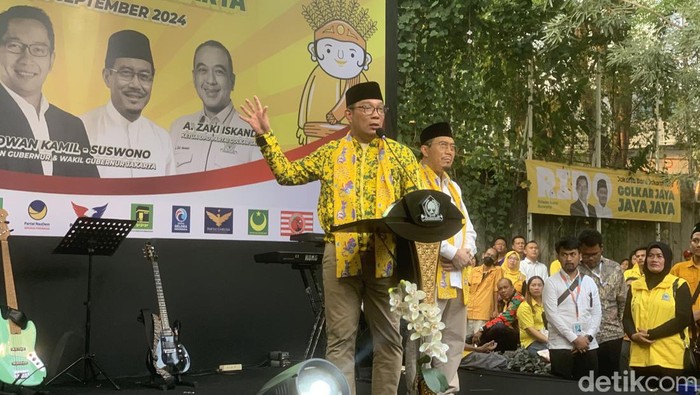 Bacagub DKI Jakarta, Ridwan Kamil (RK), mengikuti gelar apel Tim Pemenangan di DPD Golkar. RK mengaku diberi pesan oleh Presiden terpilih Prabowo Subianto. (Taufiq S/detikcom)