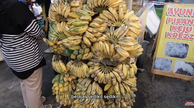 Bosan Susah! Kuli Ini Kini Jualan Pisang Keju Omzet Rp 7 Juta Sehari