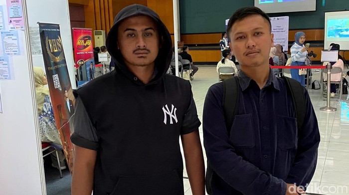Dandi (kiri) dan Faisal (kanan) banyak datangi job Fair demi dapat pekerjaan