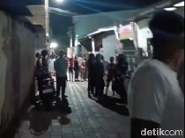 2 Pria Bertetangga Terlibat Duel dengan Sajam gegara Parkir Kendaraan