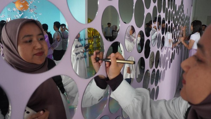 Ganara Art membuka cabang terbaru di The Grand Outlet, East Jakarta Karawang dengan mempersembahkan Instalasi Seni Futuristik dan Aktivitas Seni Interaktif. Kehadirannya sebagai bagian dari upaya untuk memperluas akses seni rupa dan memperkenalkan pengalaman seni yang menginspirasi, mendidik, serta menghubungkan ke berbagai masyarakat luas.
