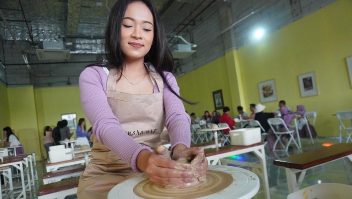 Ganara Art membuka cabang terbaru di The Grand Outlet, East Jakarta Karawang dengan mempersembahkan Instalasi Seni Futuristik dan Aktivitas Seni Interaktif. Kehadirannya sebagai bagian dari upaya untuk memperluas akses seni rupa dan memperkenalkan pengalaman seni yang menginspirasi, mendidik, serta menghubungkan ke berbagai masyarakat luas.