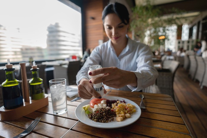 Tambahan garam pada makanan apakah diperbolehkan?
