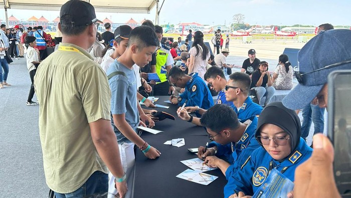 Hari Terakhir BIAS 2024 Dikunjungi Ribuan Orang Bali International Airshow (BIAS) 2024 dibuka untuk masyarakat umum yang memiliki tiket pada Sabtu (21/9/2024). Hari ini merupakan hari terakhir pelaksanaan BIAS 2024.