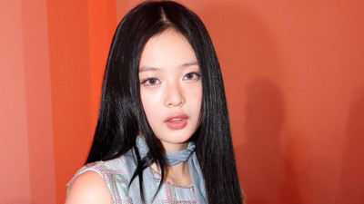 8 Foto Jin BTS & Hanni NewJeans Hadiri Fashion Show Gucci di Milan