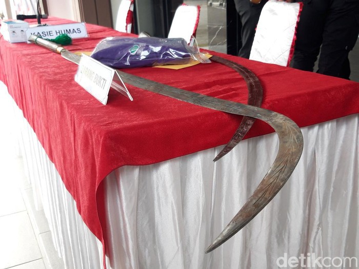 Kapolres Boyolali AKBP Muhammad Yoga menyampaikan pers rilis terkait kasus tawuran gangster, Sabtu (21/9/2024).
