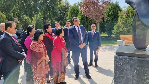 Megawati Soekarnoputri tiba di Silk Road International University of Tourism and Cultural Heritage