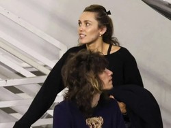 Momen Langka Kebersamaan Miley Cyrus dan Kekasih, Sudah Pacaran 3 Tahun