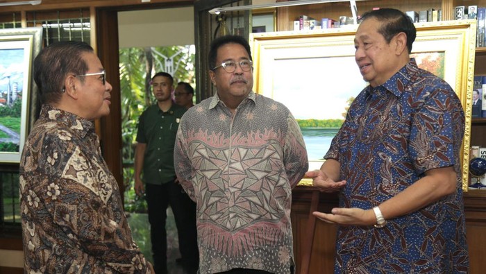 Momen pertemuan Pramono Anung bersama Presiden ke-6 RI SBY. Pramono ditemani oleh Rano Karno (Dok. Istimewa).