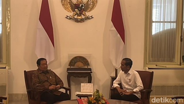 Momen Presiden ke-6 RI Susilo Bambang Yudhoyono (SBY) menyambangi Presiden Joko Widodo (Jokowi) di Istana Negara, Jakarta (Eva/detikcom)