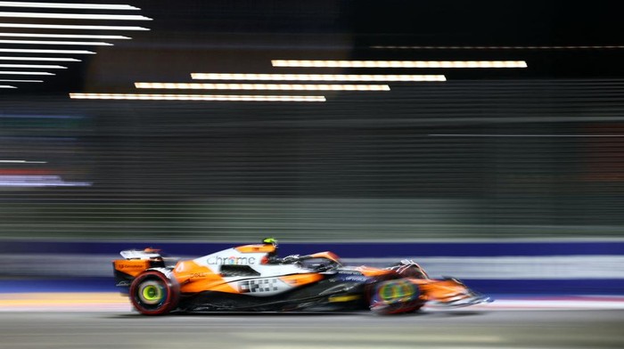 Formula One F1 - Singapore Grand Prix - Marina Bay Street Circuit, Singapore - September 21, 2024 McLarens Lando Norris during qualifying REUTERS/Edgar Su