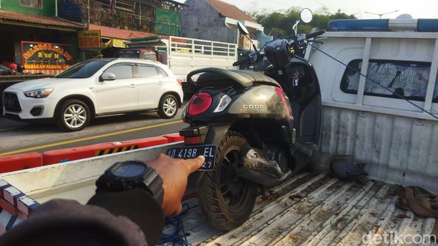 Motor korban kecelakaan di Jalan Jogja-Solo, Desa Somopuro, Kecamatan Jogonalan, Klaten, Sabtu (21/9/2024).