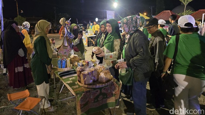 Pasar malam Rohmi-Firin di Mataram, NTB, Sabtu (21/9/2024).