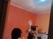 Tim Gabungan Olah TKP Rumah Warga Korban Peluru Nyasar di Surabaya