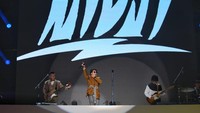 Disaksikan belasan ribu penonton, penutupan PON ini diisi beragam penampilan kesenian khas Sumut. Ada juga penampilan dari band tanah air. (Dok Diskominfo Sumut)