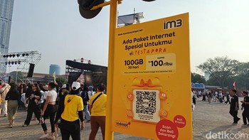 Bagi yang tidak pakai IM3, tersedia kartu perdana IM3 kuota 6GB + 3GB yang akan dibagikan secara gratis untuk 2.500 orang. Banyak juga promosi yang disiapkan untuk mendorong pengalaman konser seru memakai IM3. Foto: Rachmatunnisa/detikINET