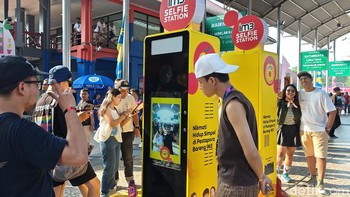 Pengunjung Pestapora yang merupakan pelanggan IM3 dapat menikmati fasilitas ‘Jalur Masuk Express’ yang lebih cepat hanya dengan menunjukkan aplikasi MyIM3. Foto: Rachmatunnisa/detikINET