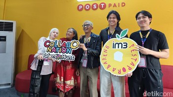 Hal seru lainnya adalah kolaborasi yang memanfaatkan teknologi. IM3 untuk pertama kalinya mengkolaborasikan peserta Collabonation Talent Hunt asal NTB dengan musisi internasional Oliver Cronin dari Australia yang dilakukan secara online di panggung Pestapora.  Foto: Rachmatunnisa/detikINET