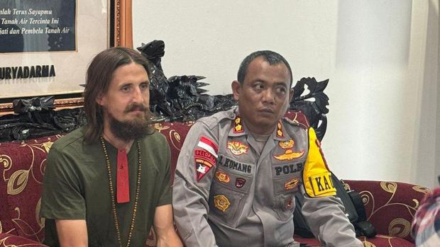 Pilot Susi Air, Kapten Philip Mark Mehrtens, usai berhasil dibebaskan