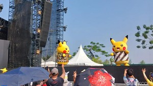 Ini salah satu sajian utamanya: Pikachu pakai batik! Kamu nggak akan menemukan hal ini di event Pokemon lainnya.