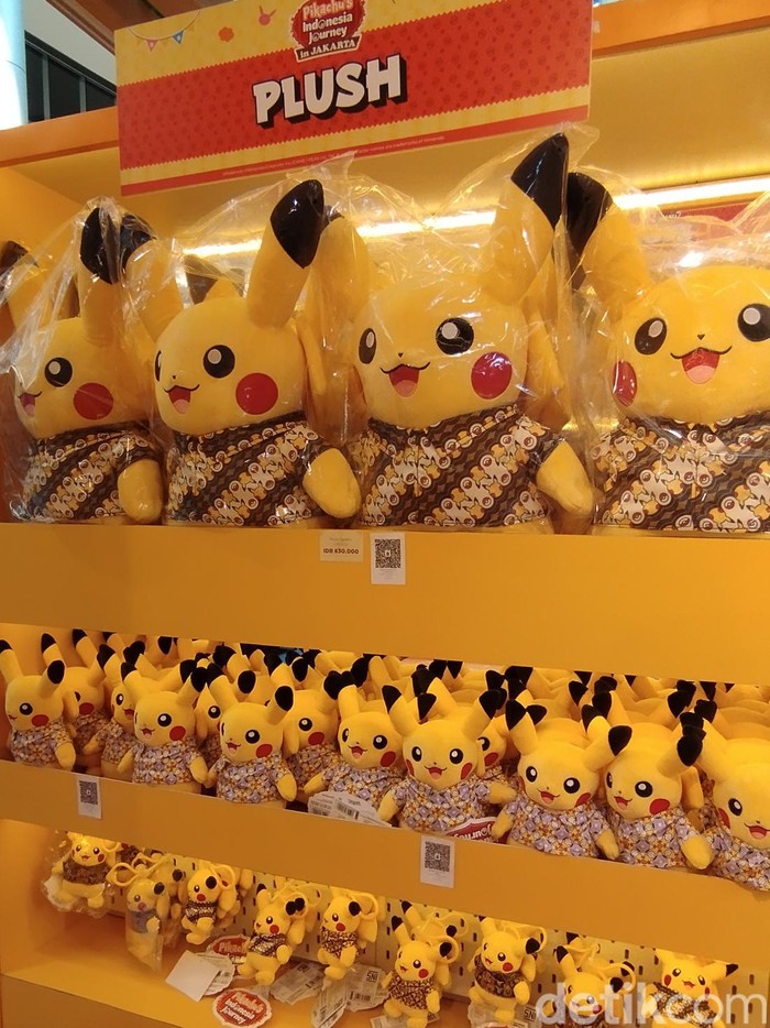 Pokemon Merchandise resmi dan limited edition Pokemon dengan elemen batik yang dijual di Pikachus Indonesia Journey, PIK Avenue dan Community Park, PIK 2, Tangerang.