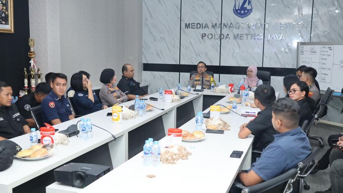 Polda Metro Jaya meminta polres dan polsek membangun cooling system menjelang Pilkada 2024.