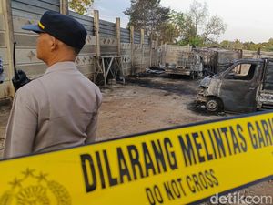 Kesaksian Warga Lihat 2 Pekerja Keluar dari Gudang BBM Ilegal Terbakar