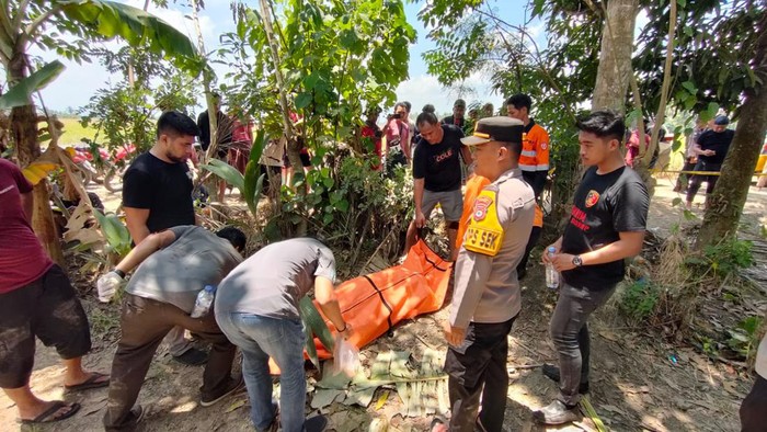 Polisi turun tangan ke TKP penemuan mayat wanita dalam kondisi bersimbah darah di Sidrap. Dokumen Istimewa