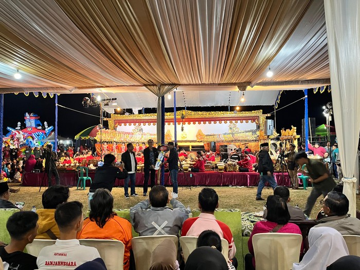 PT Superior Prima Sukses Tbk melalui produknya Bata Ringan Blesscon (BLES) memberikan bantuan Corporate Social Responsibility (CSR) kepada warga di Desa Purwonegoro Kabupaten Banjarnegara.