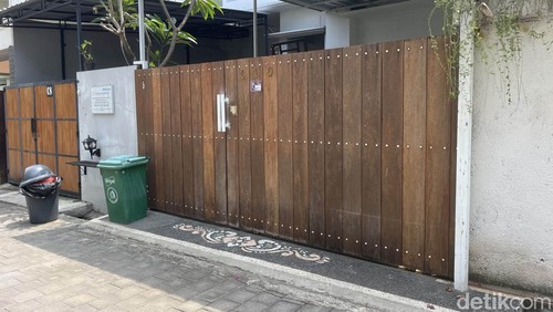 Rumah istri pilot Susi Air Kapten Philip Mark Mehrtens di kawasan Sanur, Denpasar, Bali, Sabtu (21/9/2024) siang. (Foto: Ida Bagus Putu Mahendra/detikBali)