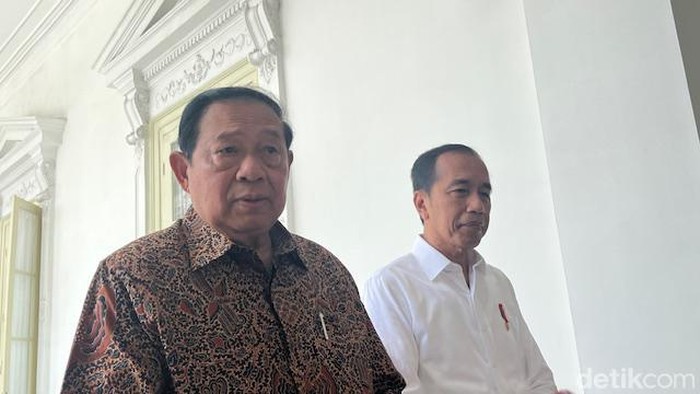SBY menjelaskan kedatangannya ke Istana Negara untuk meminta izin Jokowi menghadiri forum internasional di New York, AS (Eva/detikcom)