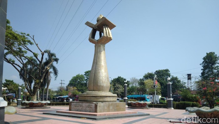 Taman Tugu Anugrah Wahana Tata Nugraha Kota Cirebon